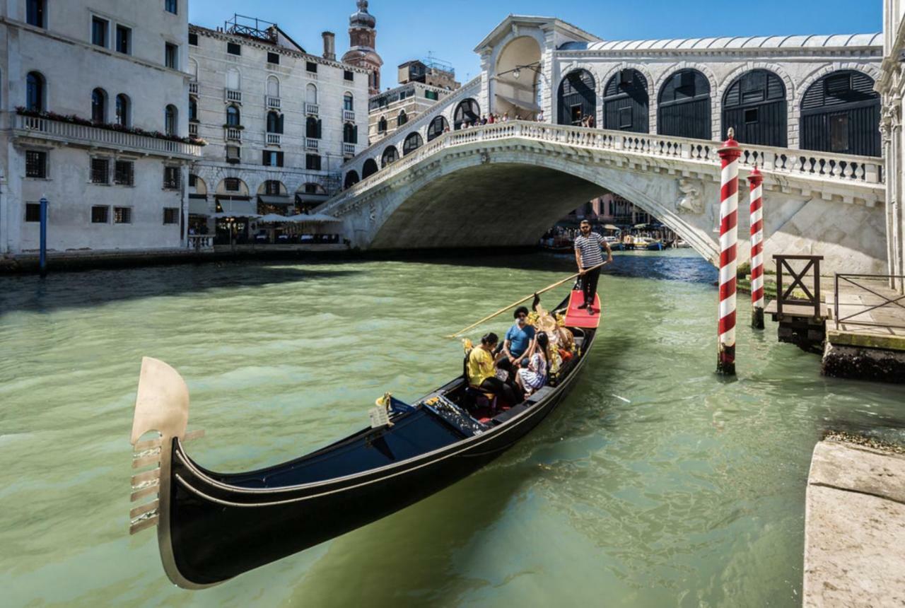 Ca Zulian Amazing Canal View Apartment Venesia Bagian luar foto
