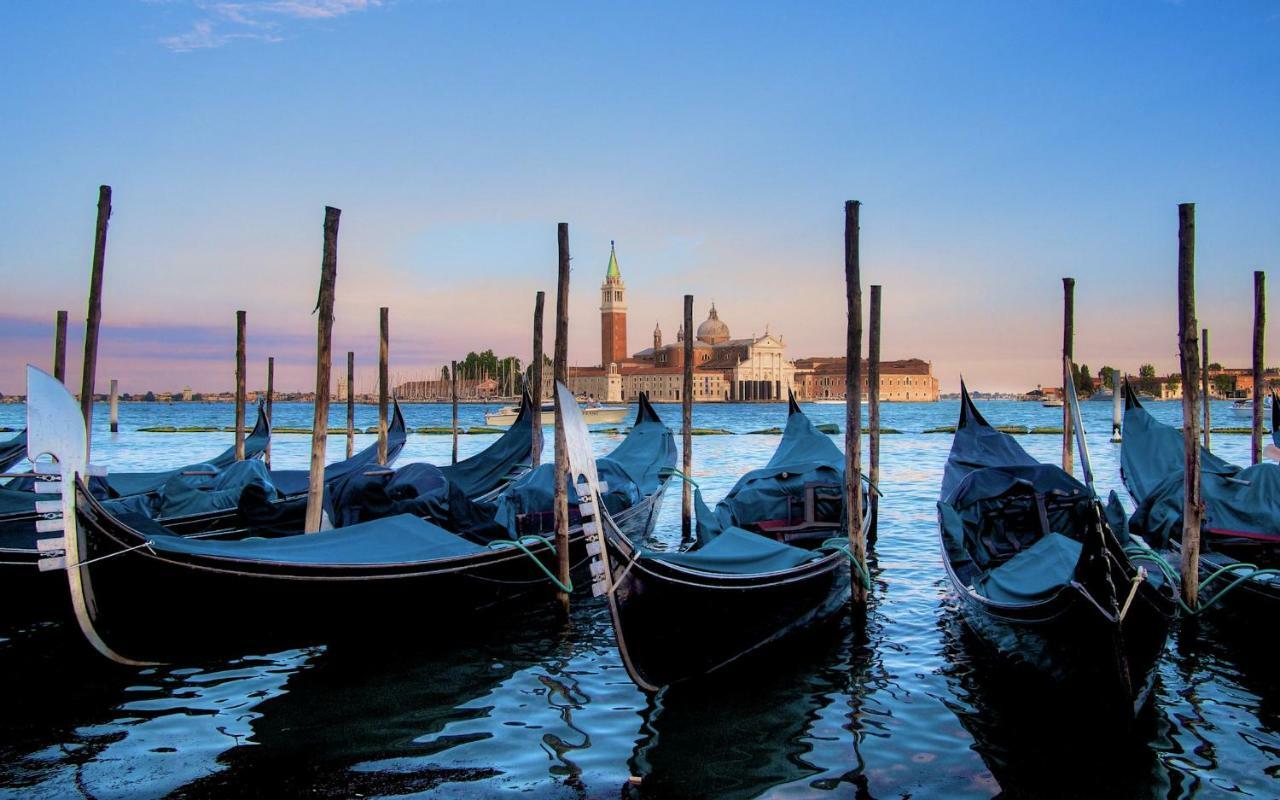 Ca Zulian Amazing Canal View Apartment Venesia Bagian luar foto